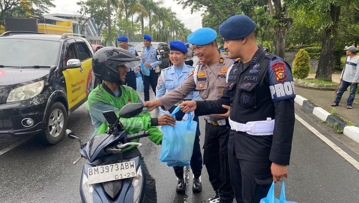 TNI-Porli Baksos dan Patroli Bersama di Pekanbaru