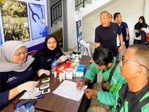 Motivasi Ratusan Pengemudi Ojol, Wakil Ketua DPR RI Gelar CKG di Karawang