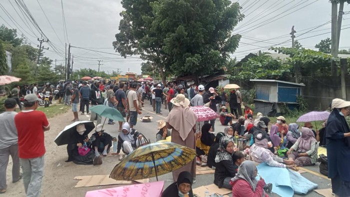 Warga blokir Jalan Lintas Timur Sumatera, Jambi