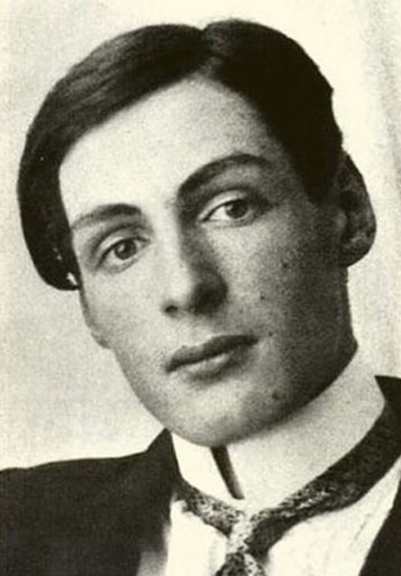 Beberapa tokoh terkenal di dunia ada yang hilang tanpa jejak. Pihak berwajib pun sulit untuk menemukan keberadaannya. Seperti 10 tokoh ini.