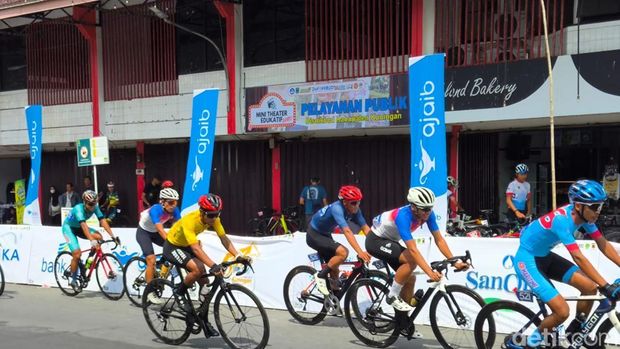 Aksi pesepeda Iran di Tour de Linggarjati 2025.