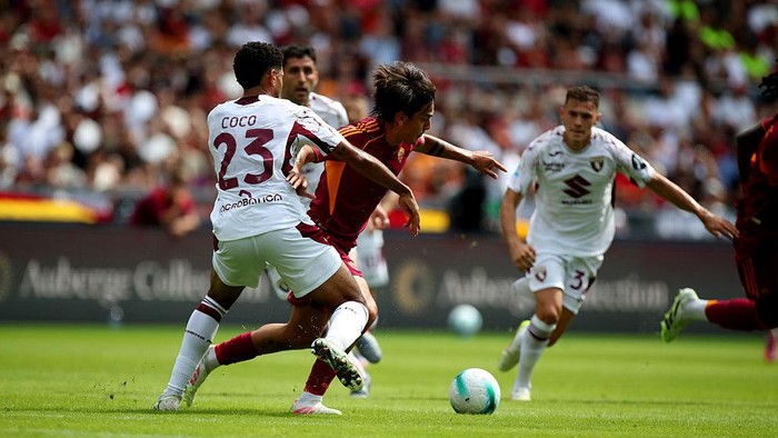 ROME, ITALY - SEPTEMBER 14:    Paulo Dybala of AS Roma competes for the ball with Coco-Bassey Oubina of Torino FC during the Serie A match between AS Roma and Torino FC at Stadio Olimpico on September 14, 2025 in Rome, Italy. (Photo by Paolo Bruno/Getty Images)