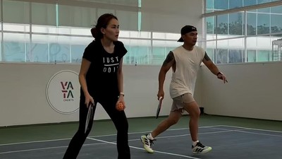 Ketika Ayu Ting Ting Main Pickleball Bareng Wendi Cagur