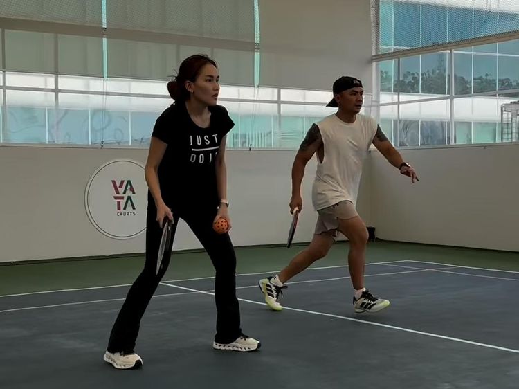 Ketika Ayu Ting Ting Main Pickleball Bareng Wendi Cagur