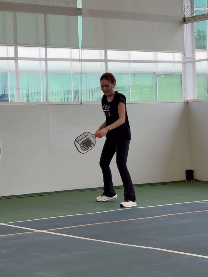 Ayu Ting Ting Ayu Ting Ting dan Wendi Cagur bermain pickleball.