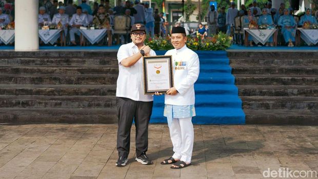 Bazar UMKM pemecah rekor MURI di Lapangan Karangpawitan, Kabupaten Karawang.