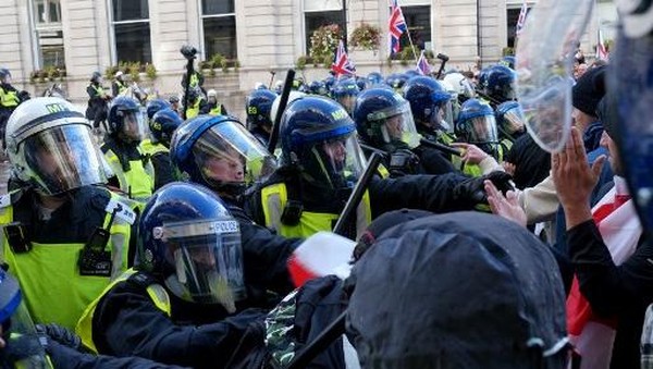 Demo di London Memanas, 26 Polisi Luka-25 Pendemo Ditangkap