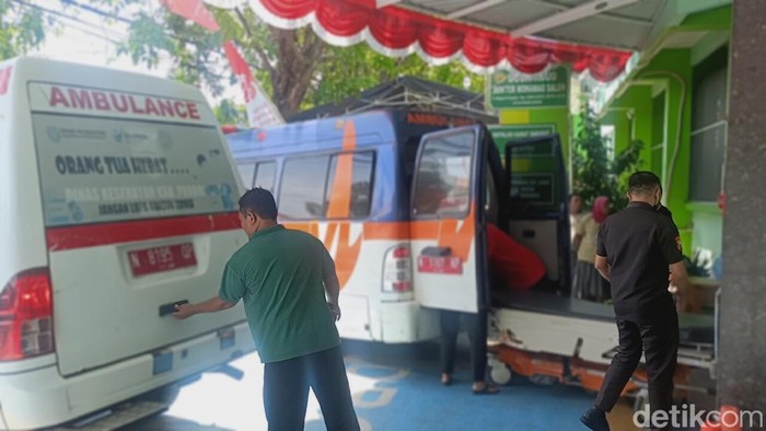 Bus muat rombongan nakes RS Bakti Sehat Jember kecelakaan di Jalur Bromo, Probolinggo.
