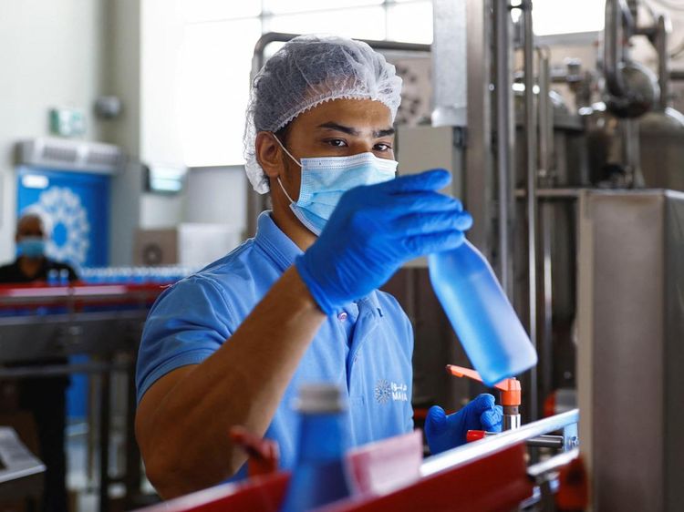 Canggih! Teknologi Baru UEA Ubah Kelembapan Jadi Air Minum