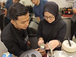 Peserta Coffee Experience Vol.02 Antusias Pelajari Teknik Latte Art dan Manual Brew