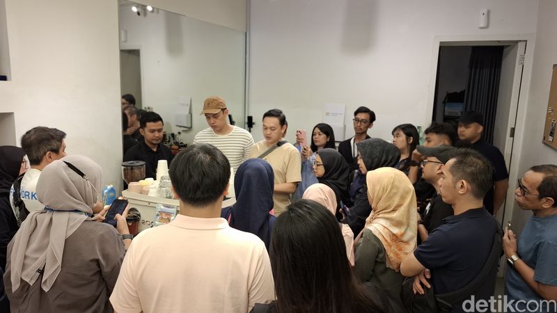 Peserta Coffee Experience Vol.02 Antusias Pelajari Teknik Latte Art dan Manual Brew
