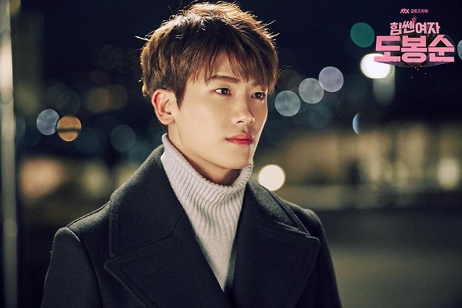 Park Hyung Sik memerankan CEO Ahn Min Hyuk dalam drama Korea Strong Woman Do Bong Soon (2017). Di balik kepribadiannya yang humoris dan penuh perhatian, pewaris perusahaan video game itu menyimpan trauma masa lalu. Foto: Instagram