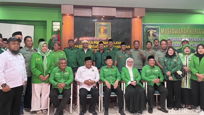 Plt Ketua Umum PPP, Mardiono bersama anggota DPW PPP DIY di kantor DPW PPP DIY, Jetis, Kota Jogja, Minggu (14/9/2025).