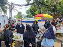 Ada Galian di Jalan Sumenep HI Bikin Pedagang-Pejalan Kaki Ngeluh