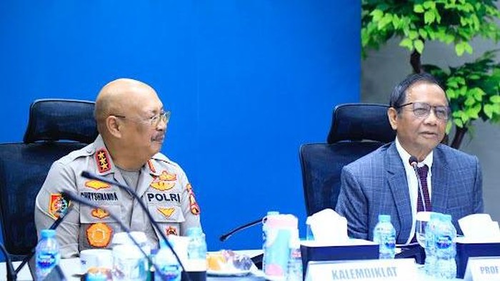 Kalemdiklat Polri Komjen Chryshnanda Dwilaksana dan Mantan Menko Polhukam Mahfud Md  (dok. Istimewa)