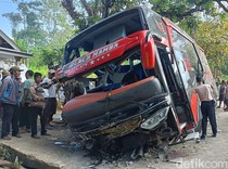 Bus Bawa Rombongan Nakes Tabrak Rumah di Probolinggo, 6 Orang Tewas