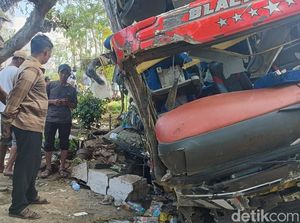 Video Kecelakaan Maut Bus Pariwisata di Probolinggo