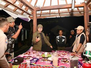 Bima Arya Tinjau Siskamling di NTB, Dorong Warga Aktif Jaga Keamanan