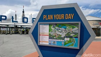 Kita bisa memotret peta area Kennedy Space Center Visitor Complex sehingga bisa memprioritaskan kunjungan. Foto: Adi Fida Rahman/detikINET