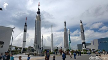 Roket Garden memajang 9 roket yang pernah digunakan NASA. Foto: Adi Fida Rahman/detikINET
