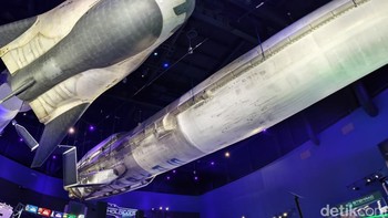 Di Gateway juga disajikan pameran pesawat ruang angkasa. Foto: Adi Fida Rahman/detikINET