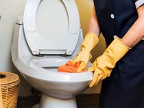 Noda di Kloset Bisa Dibersihkan Pakai Cuka Putih, Begini Caranya!