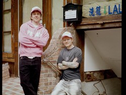 Ed Sheeran Rilis Koleksi Fashion Terinspirasi Album Play