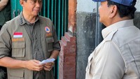 Kunjungan dilakukan bersama Kepala Badan Nasional Penanggulangan Bencana (BNPB) Letjen TNI Dr Suharyanto Ssos, MM. Agenda kunjungan menjadi bentuk kepedulian pemerntah pada warganya yang dilanda bencana (dok. Cahyo-Biro Pers Sekretariat Presiden)