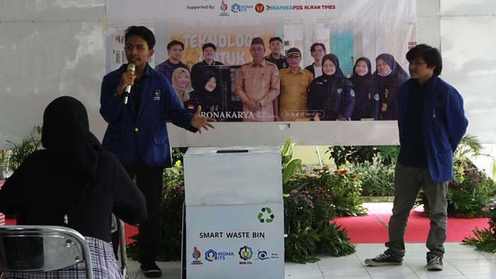 Mahasiswa ITS membagikan inovasi teknologi ke masyarakat