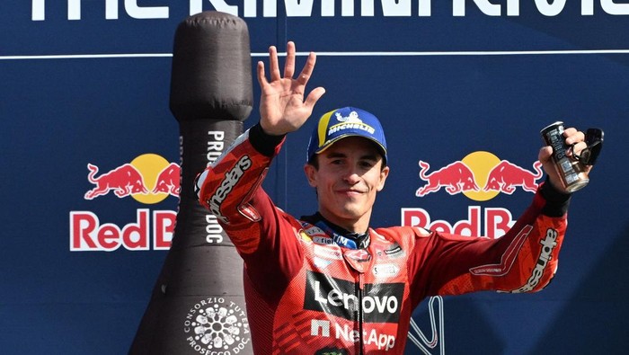 MotoGP - San Marino Grand Prix - Misano World Circuit Marco Simoncelli, Misano, Italy - Spetember 14, 2025 Ducati Lenovo Teams Marc Marquez celebrates on the podium after winning the San Marino Grand Prix REUTERS/Jennifer Lorenzini
