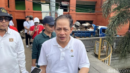 Menteri Lingkungan Hidup Hanif Faisol Nurofiq saat ditemui di Pasar Badung, Denpasar, Minggu (14/9/2025).