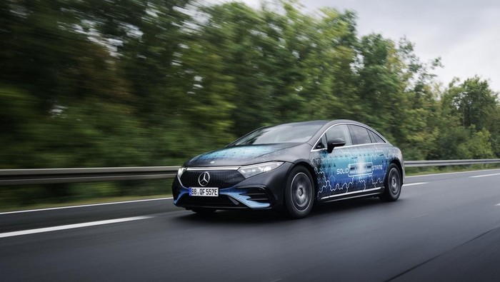 Mercedes-Benz mengetes EQS dengan baterai Solid-state