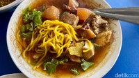 Buka setiap hari pukul 08.00–23.00, Tahu Campur Pak Subari jadi destinasi wajib kuliner di Fatmawati. Tempat ini bisa jadi nostalgia rasa Surabaya yang hangat dan otentik. Foto: detikFood