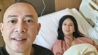 Dalam akun Instagram pribadinya, Novita Angie menceritakan dua minggu terakhir merasakan sakit perut yang berbeda dengan sakit mag atau gerd. Dia juga curiga ini bukan asam lambung. Sehingga dia langsung cek ke dokter. Foto: Instagram @novitaangie