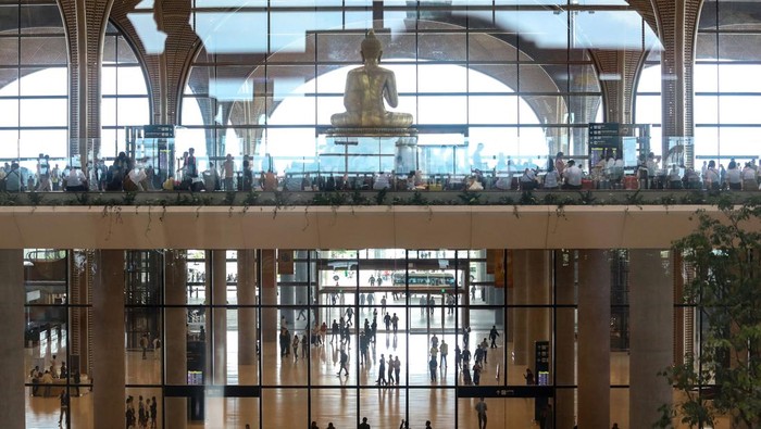 Travellers walk inside the newly inaugurated Techo International Airport in Kandal province, on the outskirts of Phnom Penh, Cambodia, September 9, 2025. REUTERS/Roun Ry