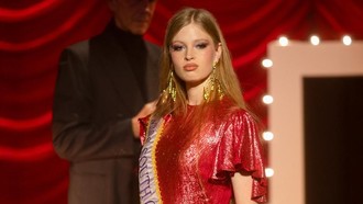 Rihanna Gandeng Anak Elon Musk Jadi Model Lingerie untuk Koleksi Valentine