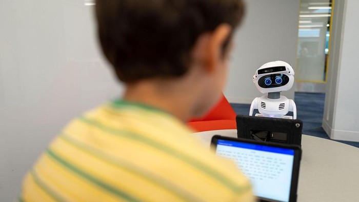 Robot bantu kurangi kecemasan anak dalam belajar membaca.