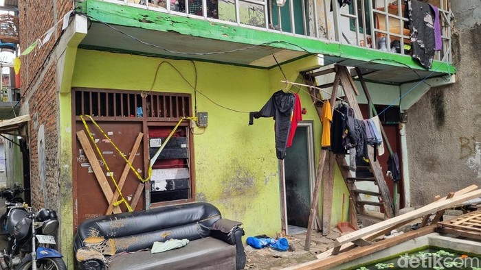 Rumah di kawasan Gang Asem Gede, Utan Kayu, Jakarta Timur, dijadikan gudang motor curian. (Taufiq S/detikcom)