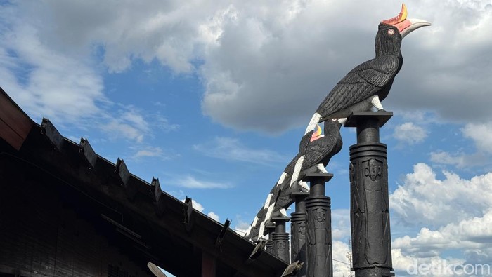 Rumah Radakng adalah salah satu rumah adat suku Dayak di Provinsi Kalimantan Barat (Kalbar). Di Pontianak, Rumah Radakng berada di Jalan Sutan Syahrir, Kecamatan Pontianak Kota.