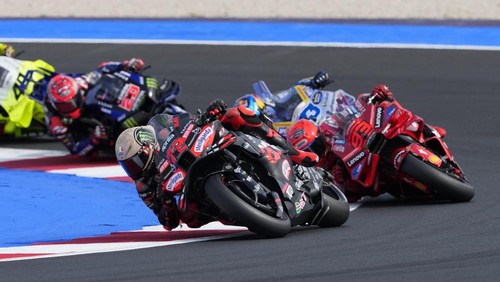 MISANO ADRIATICO, ITALY - SEPTEMBER 13: Aprilia Racing rider Marco Bezzecchi of Italy rides on track during Sprint Race of MotoGP Of San Marino at Misano World Circuit on September 13, 2025 in Misano Adriatico, Italy. (Photo by Danilo Di Giovanni/Getty Images)