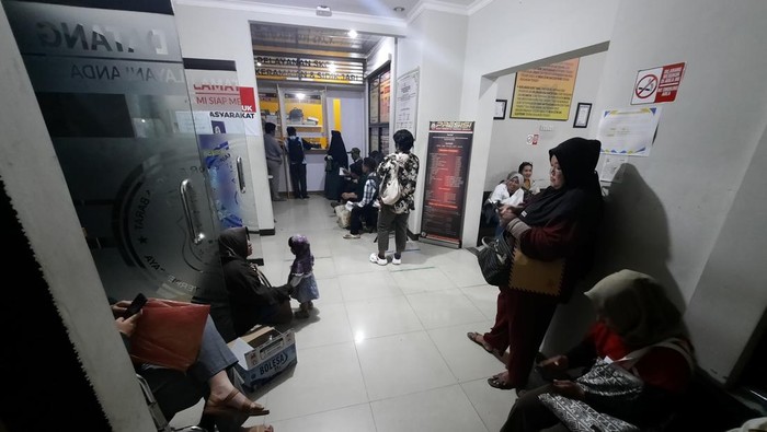 Suasana antrean pembuatan SKCK di Bangka Barat Suasana antrean pembuatan SKCK di Bangka Barat