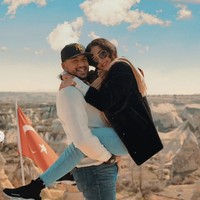 Tasya pun kerap membagikan momen throwback bersama sang suami. “Menua bersama baba insya Allah #14yearstogether,” begitu keterangan fotonya yang menggambarkan bahwa keduanya telah 14 tahun bersama.  Foto: dok. Instagram @tasyafarasya