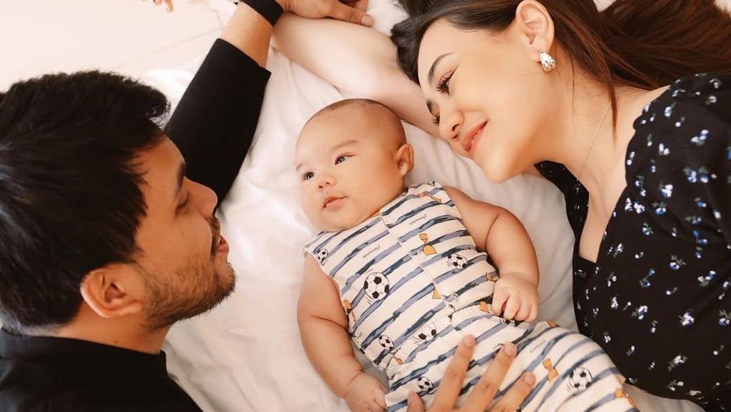 Gemas... Senyuman Baby Arash, Putra Thariq Halilintar dan Aaliyah Massaid