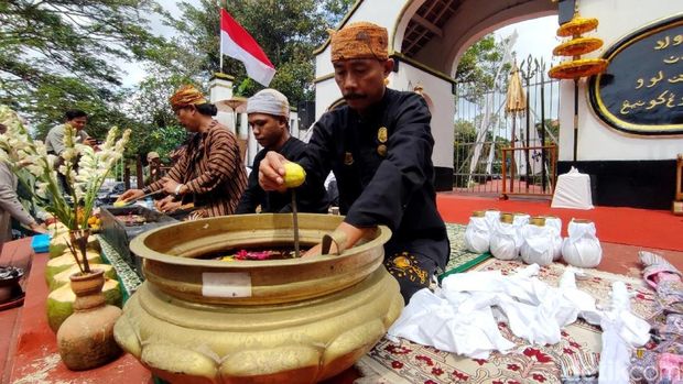 Tradisi Jamasan di Ciamis