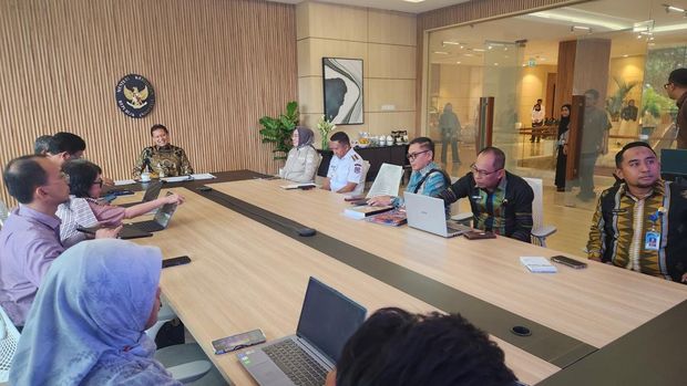 Wali Kota Kendari Siska Kirana Imran saat bertemu Menteri Kesehatan Budi Gunadi Sadikin. Wali Kota Kendari Siska Kirana Imran saat bertemu Menteri Kesehatan Budi Gunadi Sadikin.