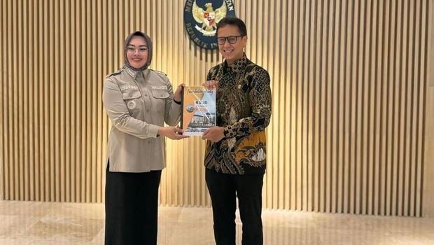 Wali Kota Kendari Siska Kirana Imran saat bertemu Menteri Kesehatan Budi Gunadi Sadikin. Wali Kota Kendari Siska Kirana Imran saat bertemu Menteri Kesehatan Budi Gunadi Sadikin.