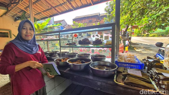 Warung Nasi Mamayu di jalur Cikidang