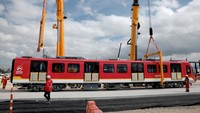 Wali Kota Bogota Carlos Fernando Galan mengatakan kedatangan kereta ini menandai berakhirnya reputasi kota tersebut sebagai ibu kota terbesar di dunia tanpa metro, dan menyebutnya sebagai awal dari era baru. Foto: REUTERS/Luisa Gonzalez