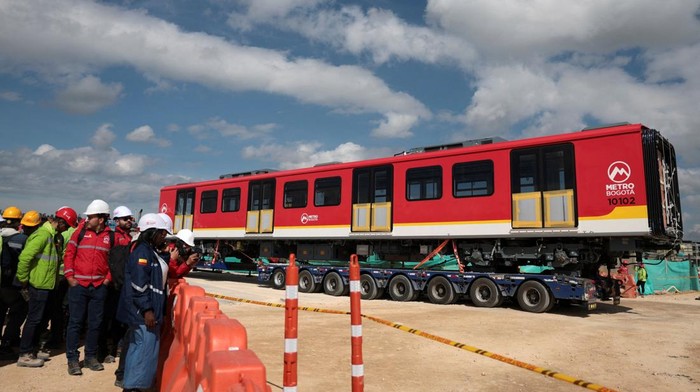 Cranes hold one of the Bogota Metro cars, after they arrived to the city imported from China, inside the Bogota Metro yard, in Bogota, Colombia, September 11, 2025. REUTERS/Luisa Gonzalez     TPX IMAGES OF THE DAY