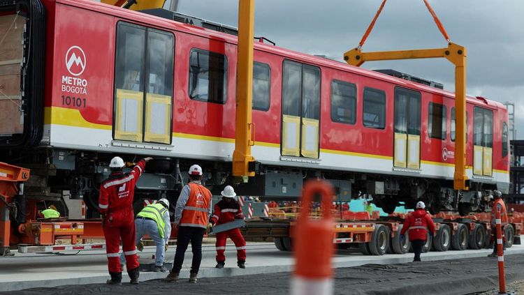 Wujud Kereta Metro Pertama Bogota Setelah 83 Tahun Penantian